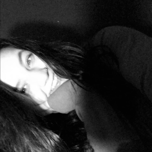 Profile Picture of Kiara Stamper (@kiaraelexis) on Poshmark