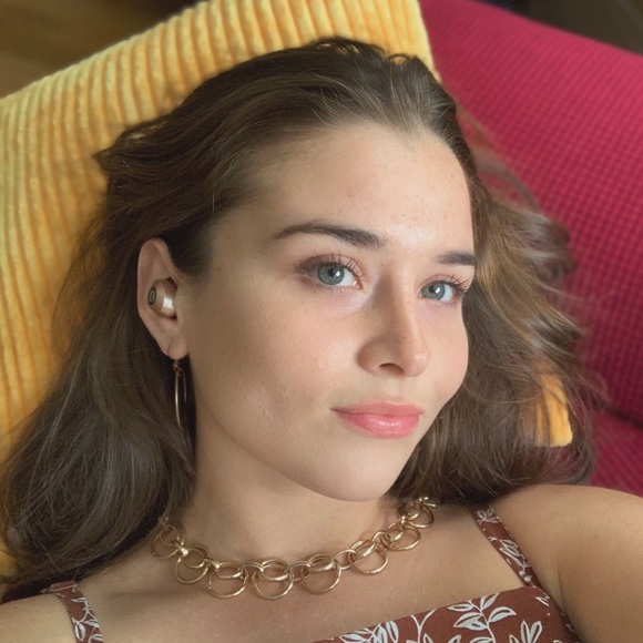 Profile Picture of Hannah Windsor (@h_windsor) on Poshmark