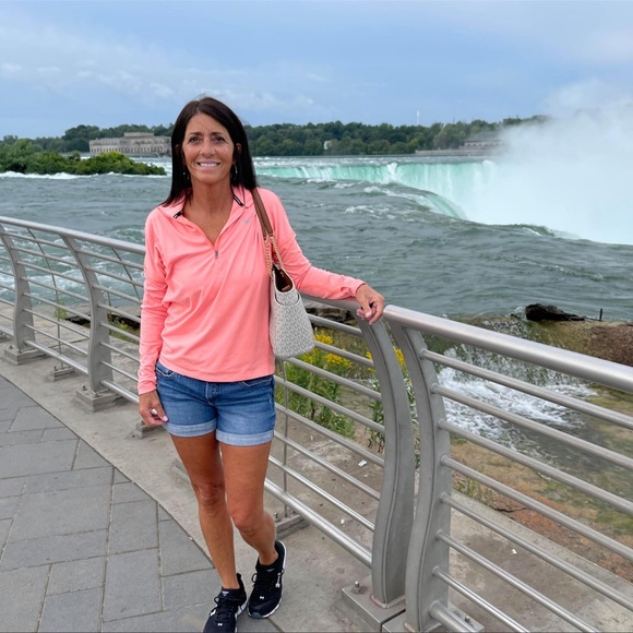 Profile Picture of Deb Patrow (@dapatrow) on Poshmark