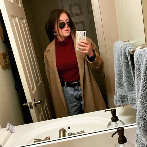 Gaaelya Colligan - Poshmark Profile Picture of Gaaelya Colligan (@coolligan) on Poshmark