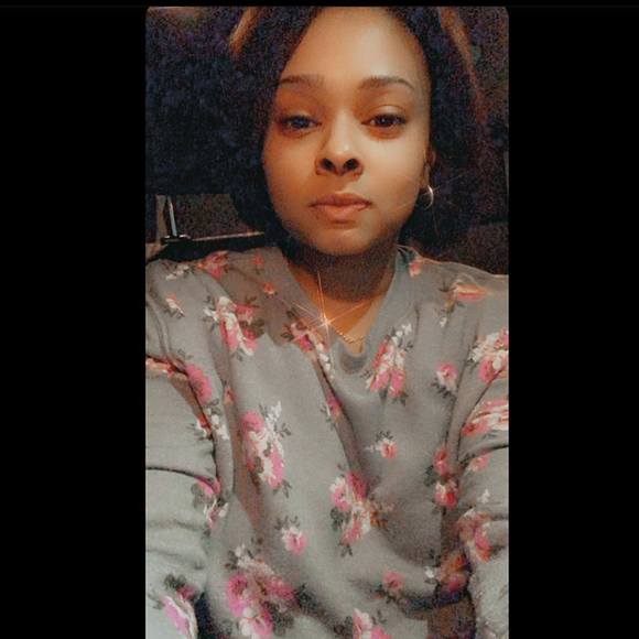 Profile Picture of Pasiley Pasiley (@pasileypasiley) on Poshmark