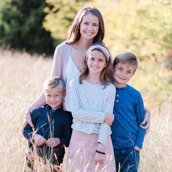 Profile Picture of Kristen Botts (@klbotts) on Poshmark