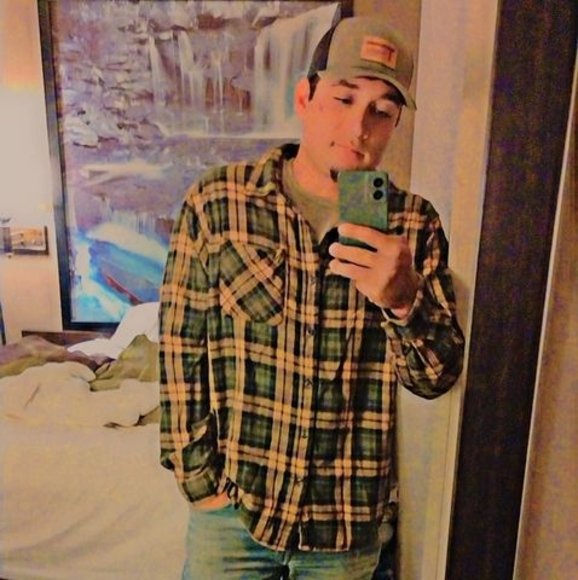 Profile Picture of Adam Torres (@adamtorres609) on Poshmark