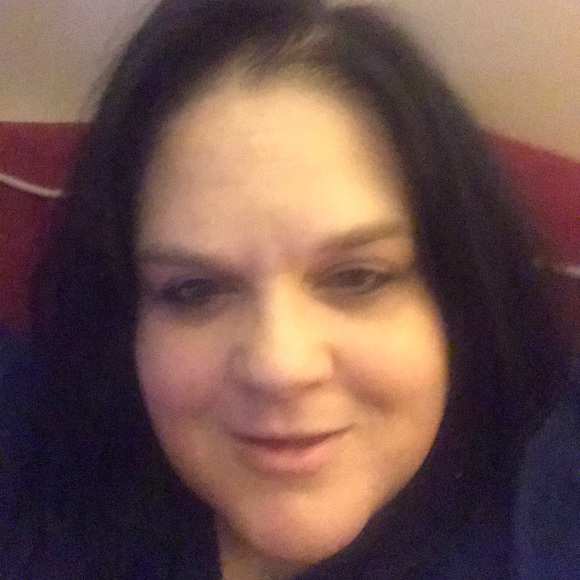 Profile Picture of Lori Perko (@lperko1019) on Poshmark