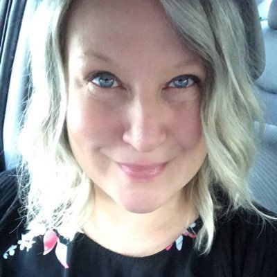 Profile Picture of Lisa Yurkiw Bitton (@_lbdesigns) on Twitter