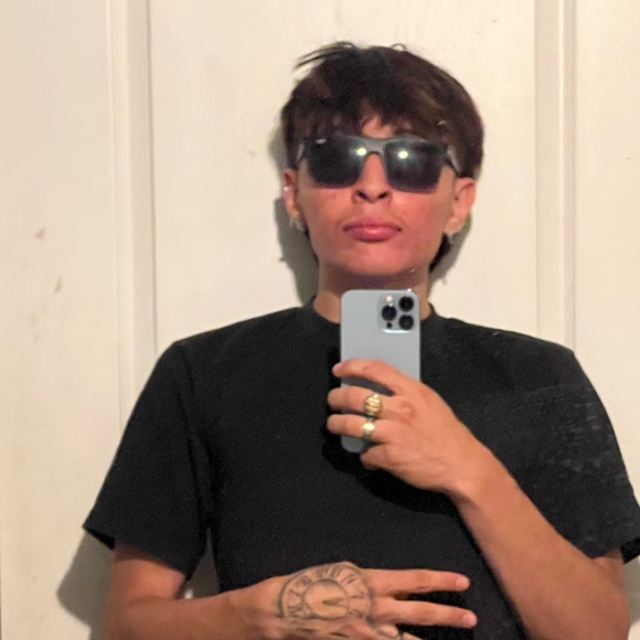 Profile Picture of Jimmy Torres (@jimmy2021) on Poshmark