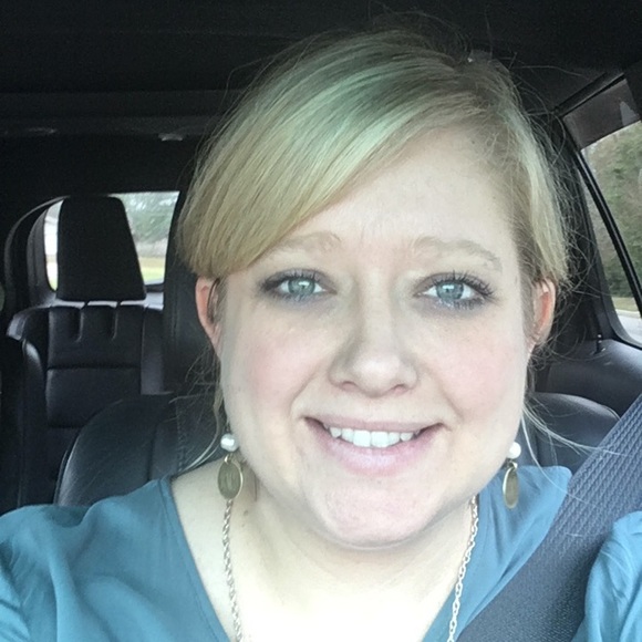 Rebekah Mclure - Poshmark Profile Picture of Rebekah Mclure (@rebekahmclure) on Poshmark