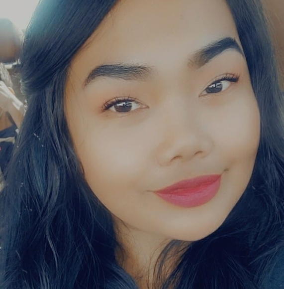 Profile Picture of Sheena Bensing (@scbsng) on Poshmark