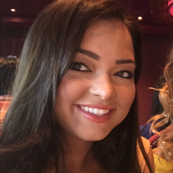 Profile Picture of Alexis Camisa (@alexismariecam) on Poshmark