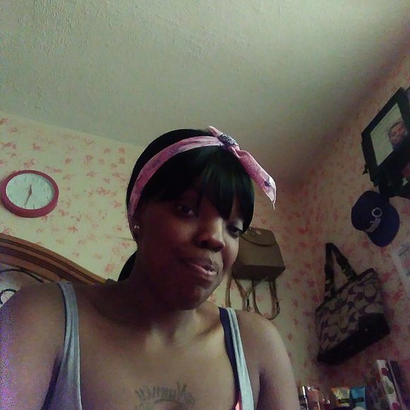 Profile Picture of Tashenia Silvels (@tshenia) on Poshmark