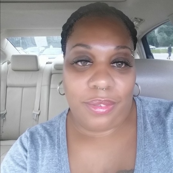 Profile Picture of Merchelle Stdic (@shelly1669) on Poshmark