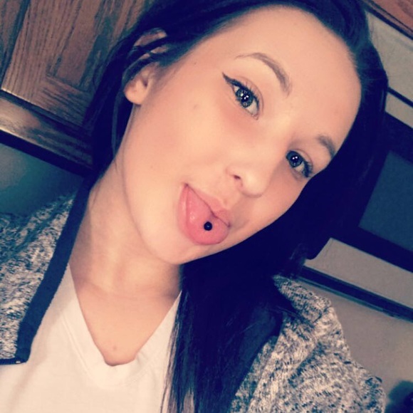 Profile Picture of Hannah Maulden (@hannahmaulden) on Poshmark