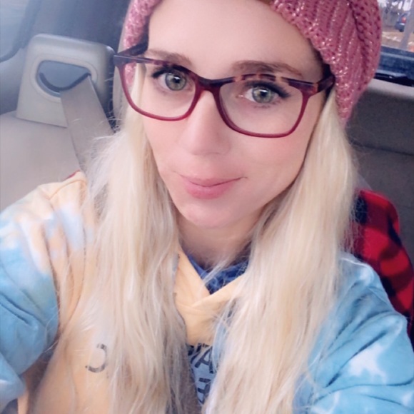 Profile Picture of Melissa Melchor (@melisness310) on Poshmark