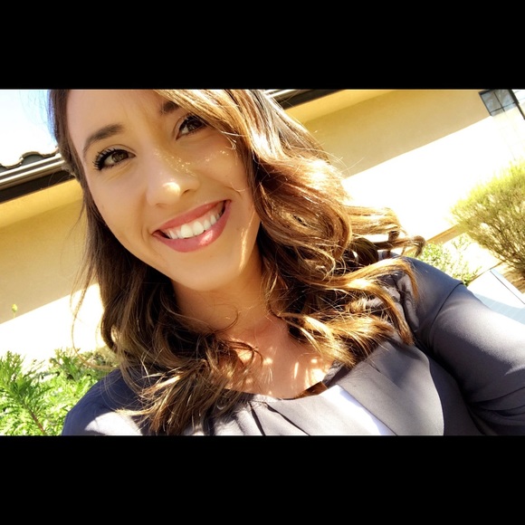 Profile Picture of Letty Hoobery (@letttlett) on Poshmark