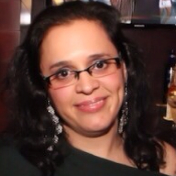 Profile Picture of Elisa Ayala (@elisa71372) on Poshmark