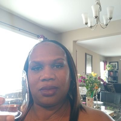 Profile Picture of Yolanda Darling (@moonpie0422) on Twitter