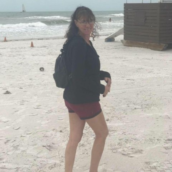 Profile Picture of Deb Triola (@debratriola1022) on Poshmark