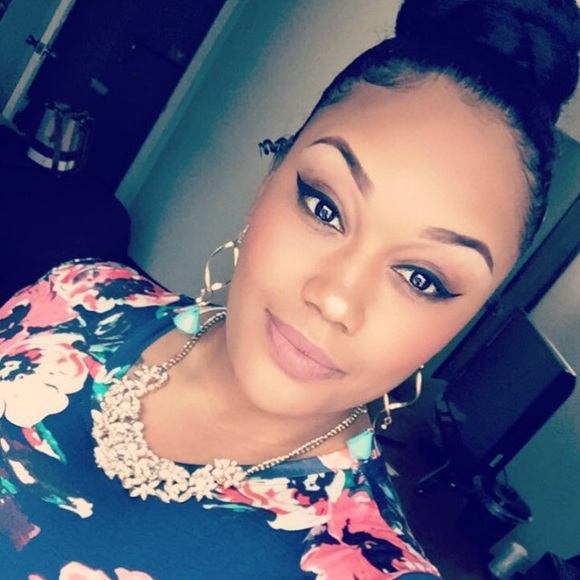 Profile Picture of Dalesa Perry (@itsdalesa) on Poshmark