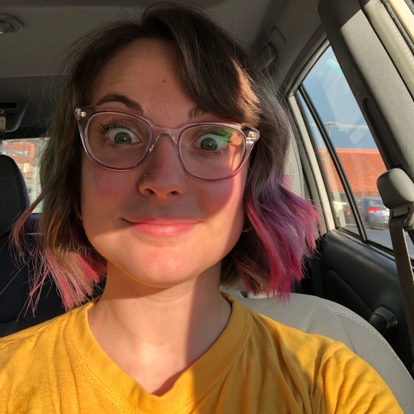 Profile Picture of Julia Zebronsky (@jhofheim) on Poshmark