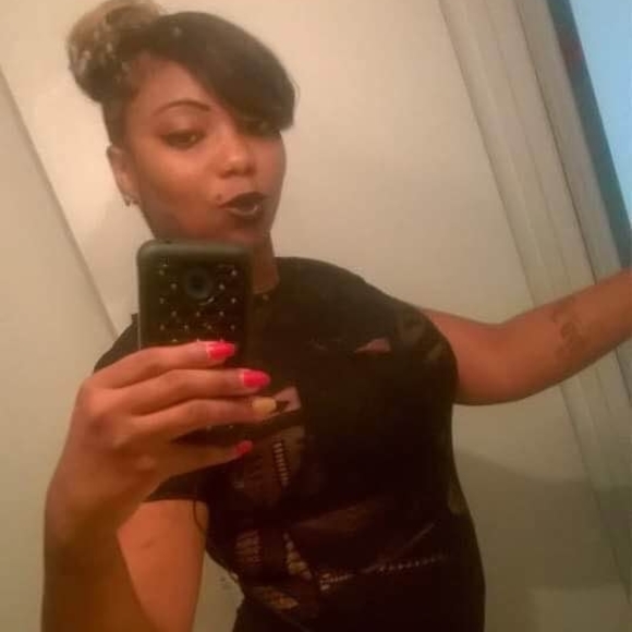 Profile Picture of Sade Allen (@sadeallen) on Poshmark