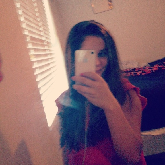 Profile Picture of Isabella Leite (@bella_leite) on Poshmark