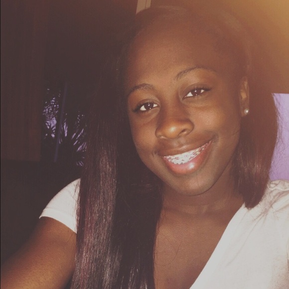 Profile Picture of Autumn Giles (@falllikeautumn) on Poshmark