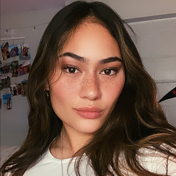 Isabella Fischer - Poshmark Profile Picture of Isabella Fischer (@ibfisch) on Poshmark