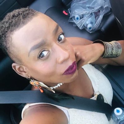 Profile Picture of  🌱 Kimba The Librarian  🌍 🐘 👓 📚 (@fleurdecurl) on Twitter