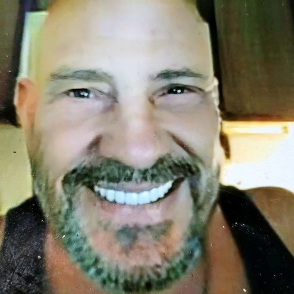 Profile Picture of David Horn (@davidhorn780) on Poshmark