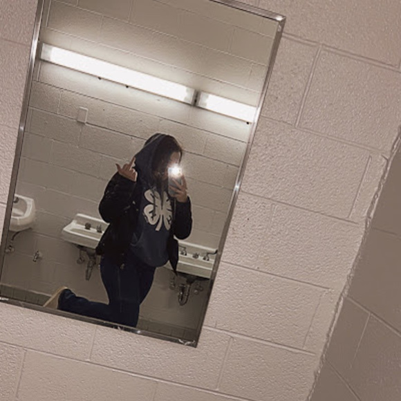 Profile Picture of Jaycie Scheffey (@jayciescheffey2) on Poshmark