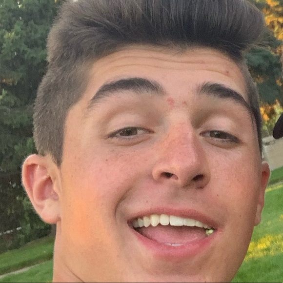 Profile Picture of Sam Summerhays (@bamtonio) on Poshmark