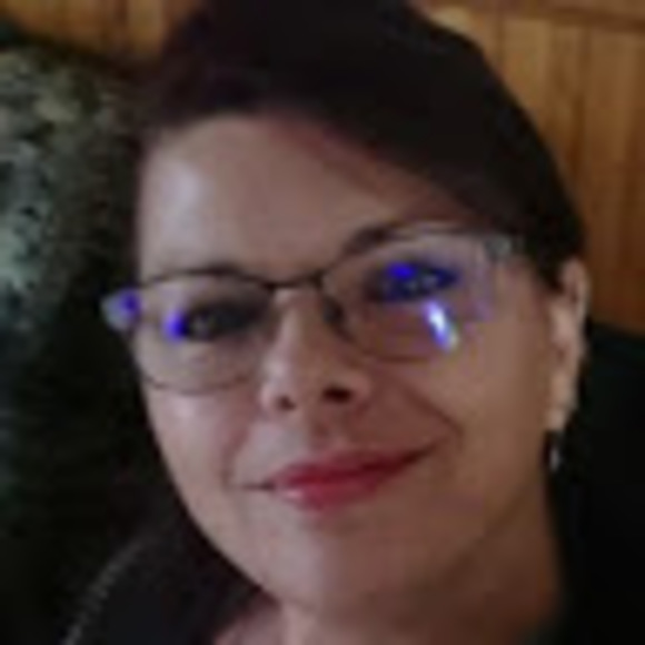 Profile Picture of Danielle Sylvain (@dsylvain18) on Poshmark