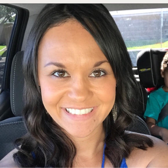 Profile Picture of Dominique Perris (@perriswithlove) on Poshmark