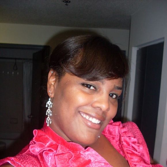 Profile Picture of Stephenie Wade (@swade143) on Poshmark