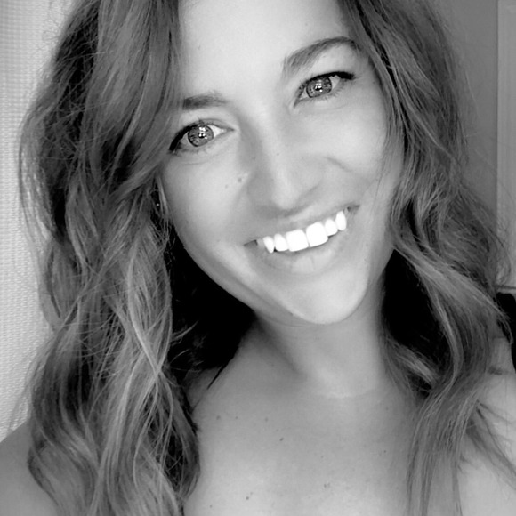 Profile Picture of Jaclyn Carpenter (@jaclynelise) on Poshmark