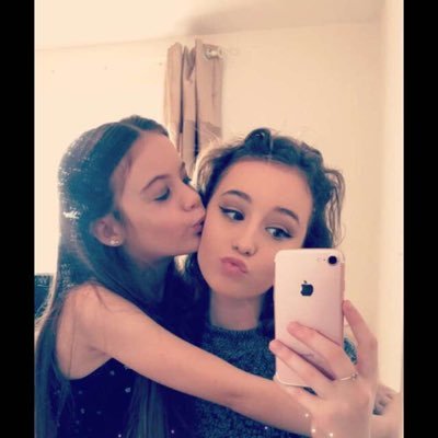 Profile Picture of Lola Bray (@LolaBray08) on Twitter