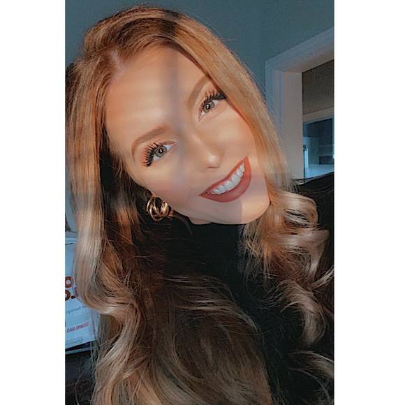 Profile Picture of Gabrielle Lara (@g_monroe) on Poshmark