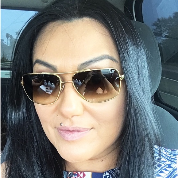 Profile Picture of Aileen Velasquez (@aileencv3) on Poshmark