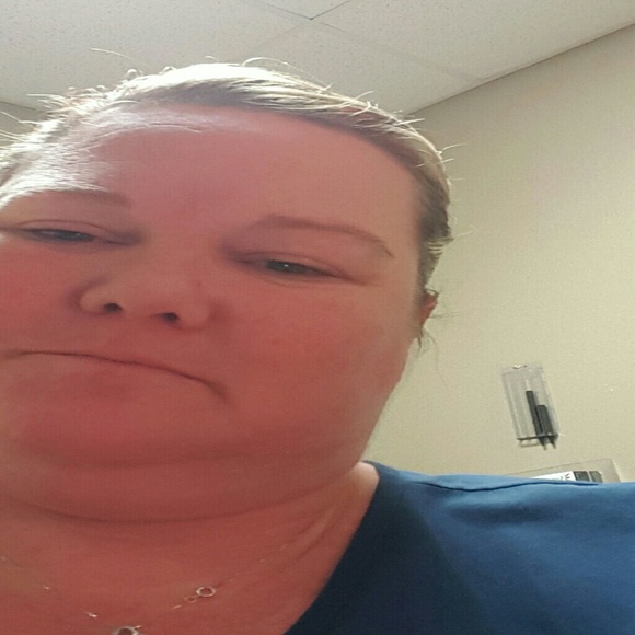 Profile Picture of Melissa Horton (@mhorton32) on Poshmark