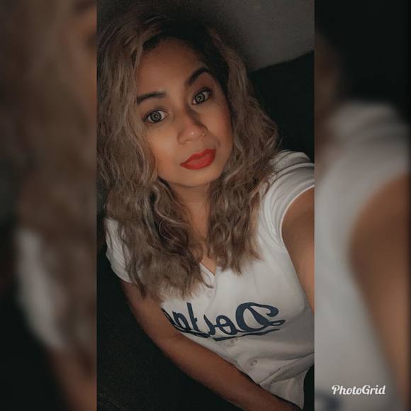 Profile Picture of Nancy Vigil (@rosadeluna07) on Poshmark