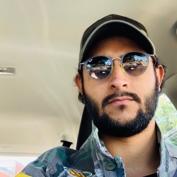 Profile Picture of Juan Camilo (@juank738) on Poshmark