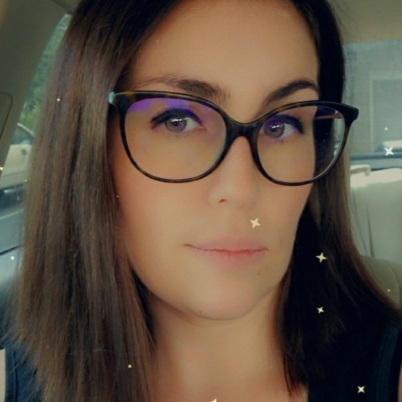 Profile Picture of Alaina Kondos (@alainakondos) on Poshmark