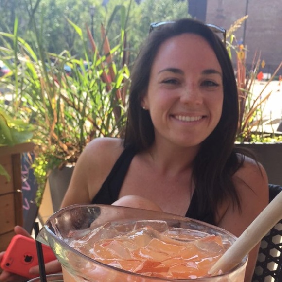 Profile Picture of Cassie Hoose (@cas_hos) on Poshmark