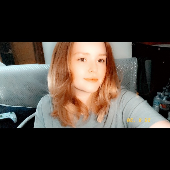 Profile Picture of Johnna Caley (@caleyj1998) on Poshmark