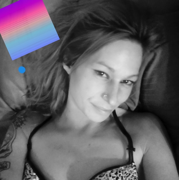 Profile Picture of Amie Borey (@amieborey1986) on Poshmark