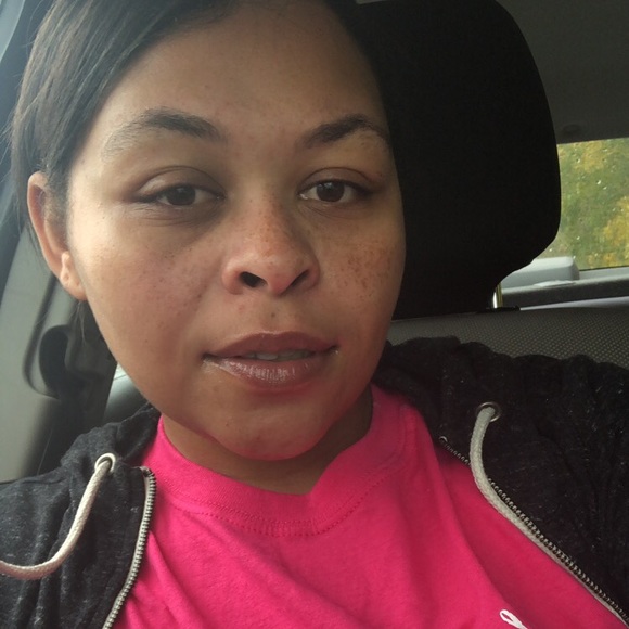 Profile Picture of Maria Puhalski (@mpuhalski627) on Poshmark