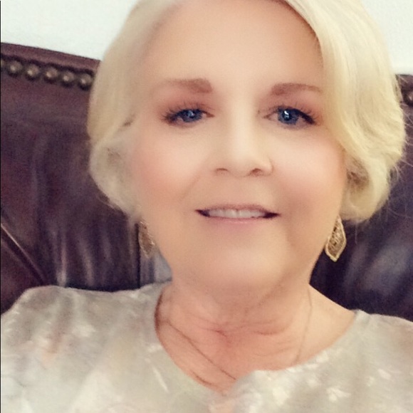 Profile Picture of Kerry Binnicker (@doodlebug9355) on Poshmark