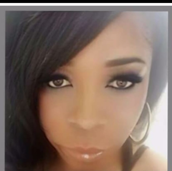 Profile Picture of Leanora Benjamin (@awesomethoughts) on Poshmark
