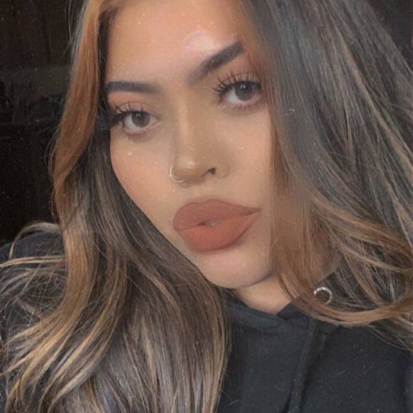 Profile Picture of Genesis Reyes (@simpy_genn) on Poshmark