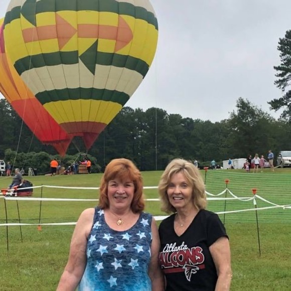 Profile Picture of Lorraine Beudert (@lorrainebeudert) on Poshmark